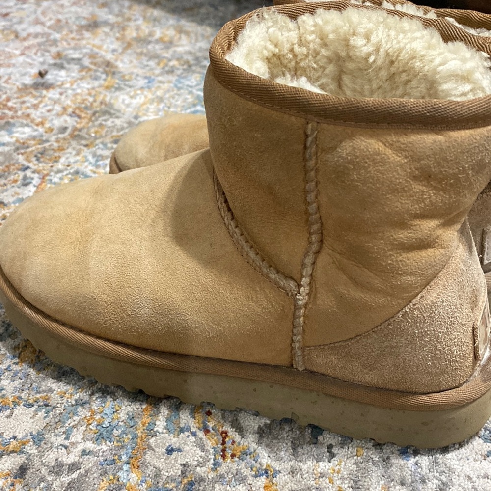 Ugg SHORT BOOTS